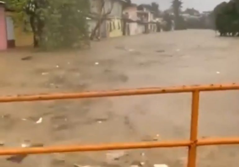 Intensas lluvias provocan inundaciones en Puerto Plata y comunidades aisladas