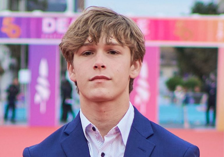 Muere el joven actor de 'Baby Driver' Hudson Meek al caer de un vehículo en movimiento