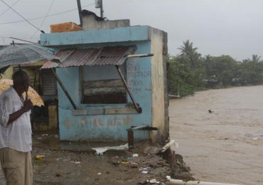 Ministro Paliza anuncia acciones en apoyo para los afectados por las lluvias en Puerto Plata