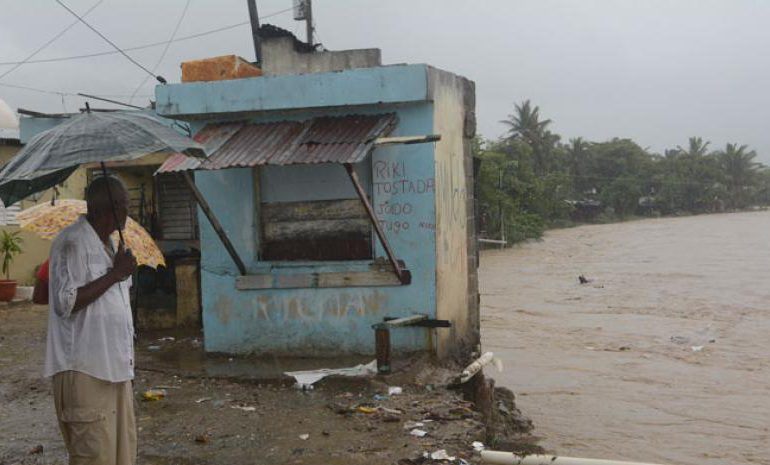 Ministro Paliza anuncia acciones en apoyo para los afectados por las lluvias en Puerto Plata