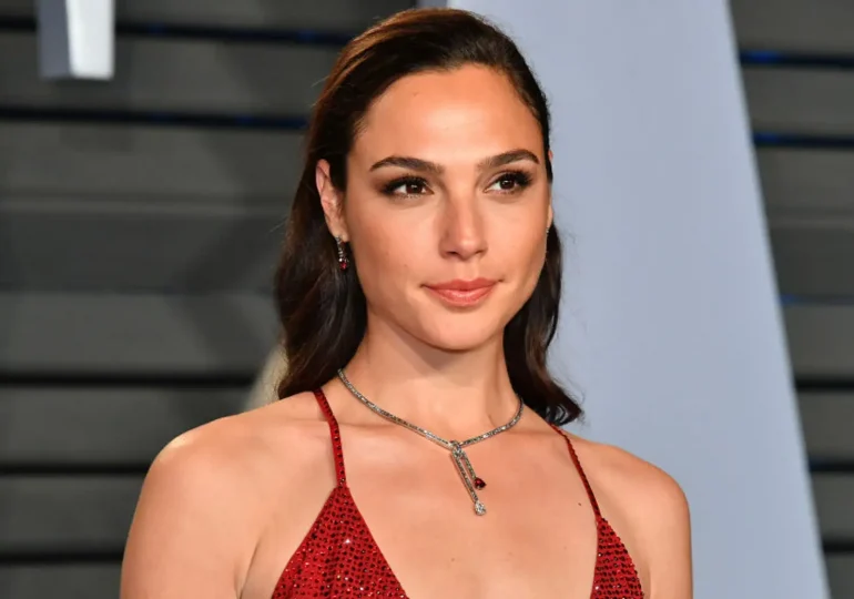 Gal Gadot enfrentó una cirugía cerebral por un coágulo durante su cuarto embarazo