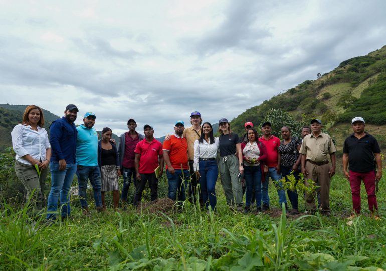 Energía y Minas capacita agricultores de Azua en conservación del agua y sostenibilidad de sus cultivos