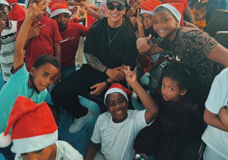 Video: Daddy Yankee celebra la Navidad con los niños de su fundación Daddy’s House