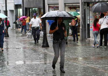 Lluvias continuarán este miércoles en varias provincias a causa de un frente frío