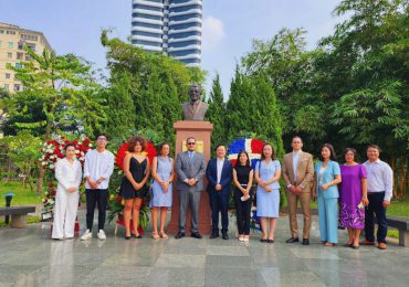 Rinden homenaje a Juan Bosch en Vietnam