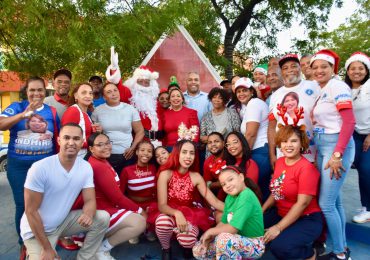 Diputada Indhira de Jesús lleva cenas y aguinaldos navideños a SDO