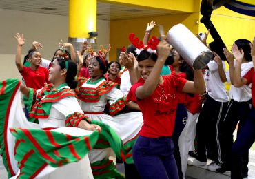 Más de 13 mil estudiantes del sector público se preparan como bachilleres técnicos en Artes