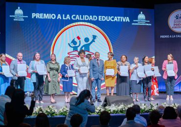 Educación y el MAP entregan Premio a la Calidad Educativa a centros, distritos y regionales con mejor desempeño del país