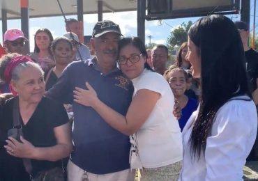 Llevando Sonrisas RD movilizó su batallón de amor y logró impactar la vida de pareja de esposos que venden en la calle desde hace 27 años