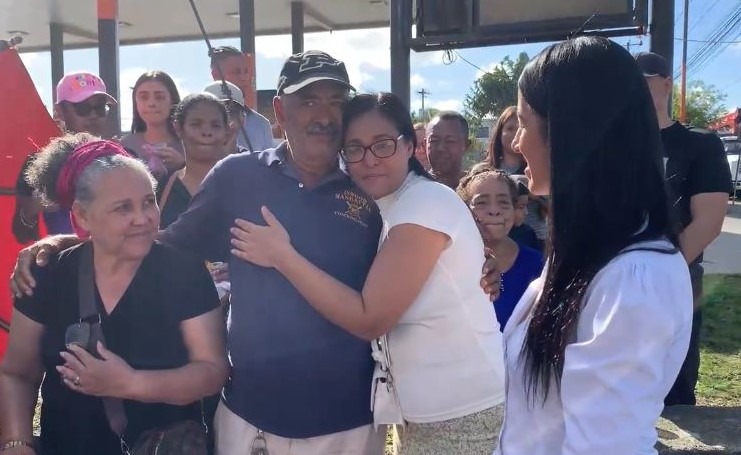 Llevando Sonrisas RD movilizó su batallón de amor y logró impactar la vida de pareja de esposos que venden en la calle desde hace 27 años