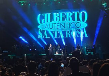 Gilberto Santa Rosa se presenta a casa llena en Santo Domingo y recibe reconocimiento del Ministerio de Cultura