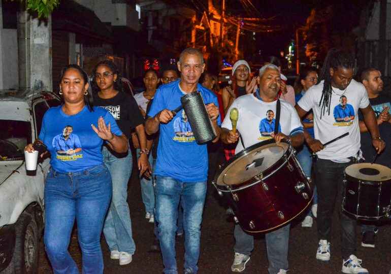 Regidor Jassiel Díaz continúa realizando su tradicional "Cena Navideña Pal Barrio"