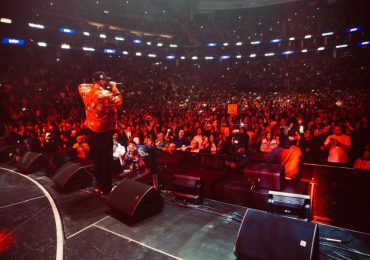 Nicky Jam hace vibrar el Prudential Center en el Mega Bash 2024