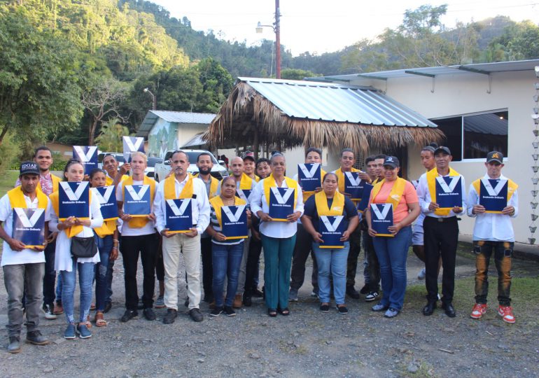 INFOTEP y Fundación Popular entrega certificados a 78 participantes capacitados en Loma de Blanco