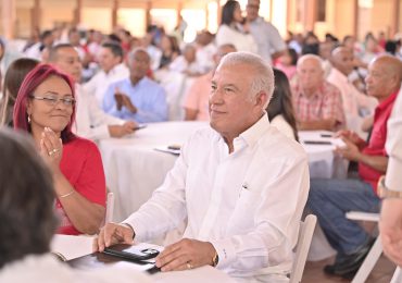 Andrés Bautista encabeza almuerzo navideño junto a sociedad civil de María Trinidad Sánchez y Samaná