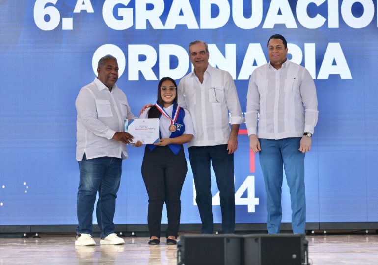 Presidente Abinader encabeza graduación de 1,645 jóvenes del programa Oportunidad 14-24 región suroeste