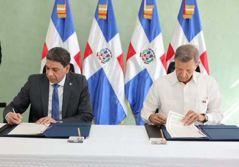 MIREX y ADOEXPO firman acuerdo para promover las exportaciones y fortalecer la economía nacional