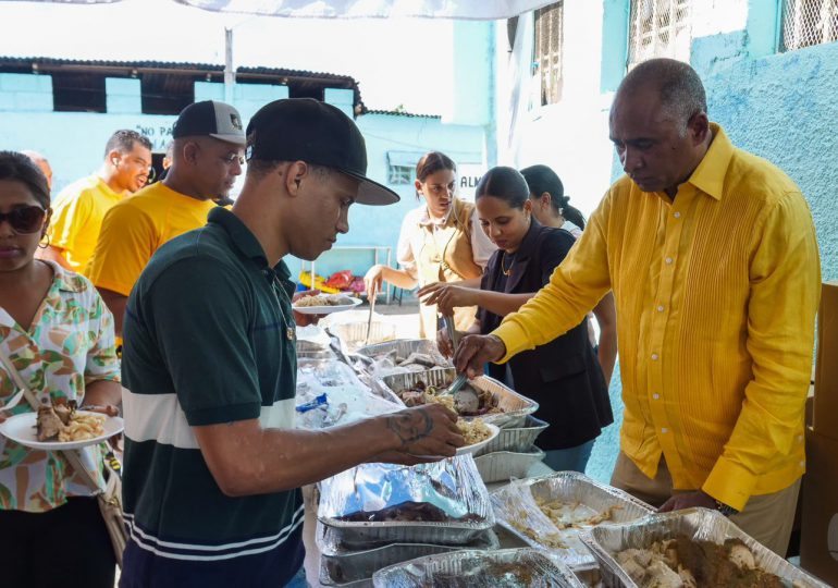 Senador Julito Fulcar ofrece almuerzo y celebra actividades recreativas con privados de libertad en Cárcel de Baní