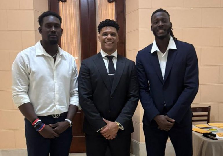 Abinader cena con peloteros de MLB y leyendas del béisbol en el Palacio Nacional