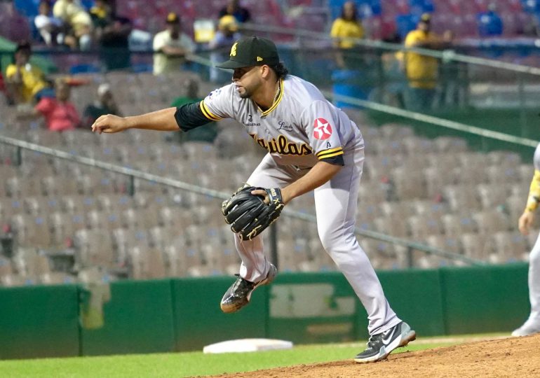 Águilas derrotan Leones y se consolidan en el primer lugar