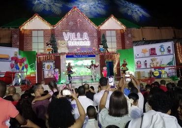 Cientos disfrutan del show "Navidad en la Granja" en Villa Navidad