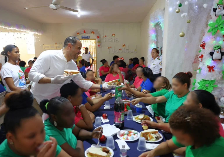 Defensor del Pueblo agasaja internas del Centro de Corrección Baní Mujeres