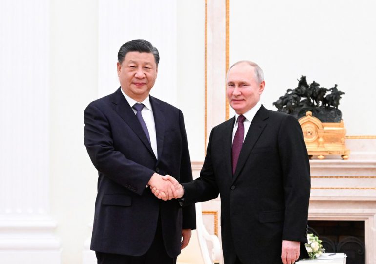 Xi dice a Putin que promoverá la "paz mundial" en su mensaje de Año Nuevo