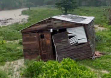 Desarrollo de la Comunidad garantiza alquiler de vivienda a familia perdió casa; entregará electrodomésticos