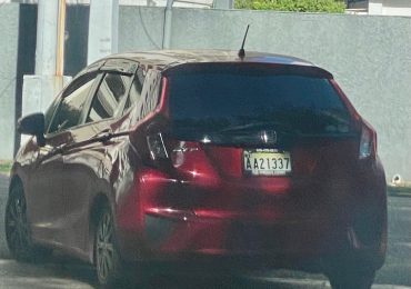 Taxista acusado de sustraer pertenencias a comunicadora usó placa en la aplicación de Indrive diferente a la del vehículo