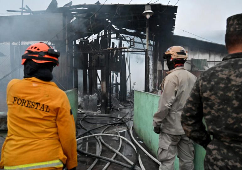 Incendio destruye un centenar de negocios en mercado de capital de Honduras