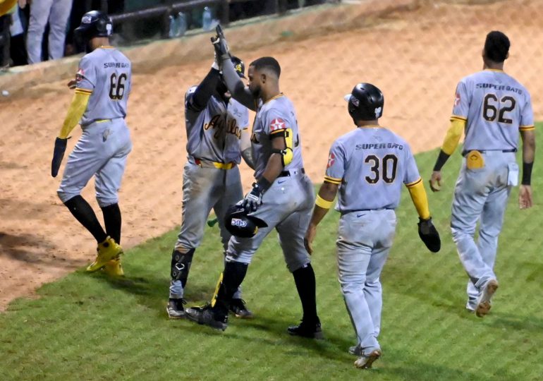 Las Águilas clasifican al round robin y se ponen a un juego del primer lugar