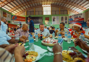 Ministro Paliza encabeza encuentro navideño en Mao y Montecristi