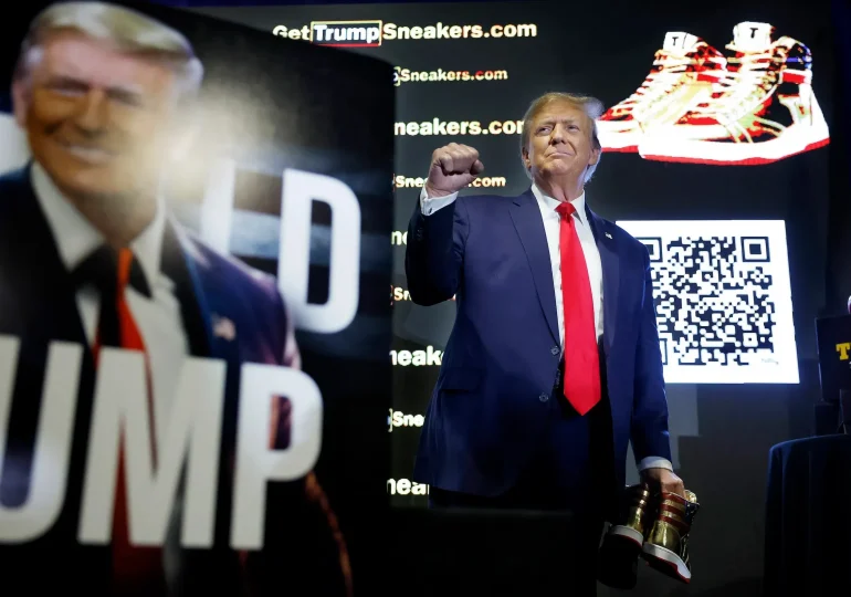 Colonias, zapatos y Biblias: el merchandising de Trump para ganar dinero