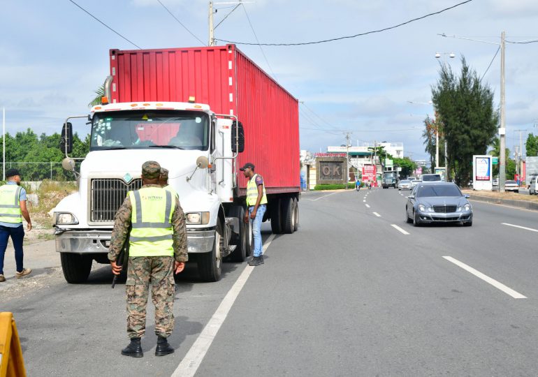 INTRANT prohíbe circulación de vehículos pesados durante feriados de Navidad y Año Nuevo