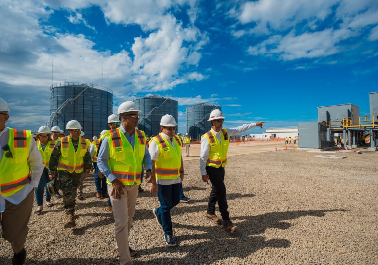 Ministros José Paliza y Joel Santos inspeccionan avances de proyectos estratégicos en Manzanillo