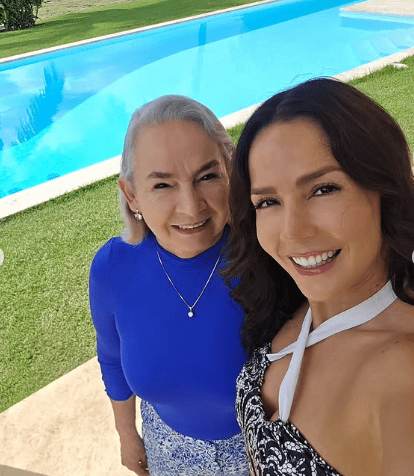 Carmen Villalobos celebra el cumpleaños de su madre en RD