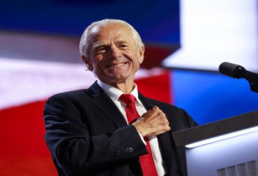 Trump elige de nuevo a Peter Navarro como asesor comercial