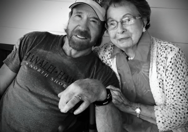 Chuck Norris despide a su madre con emotivo mensaje tras su fallecimiento a los 103 años