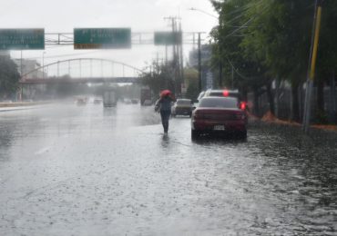 Más lluvias este sábado por incidencia de una vaguada, advierte el Indomet