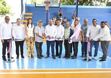 Banreservas y Fundación Padre Rogelio entregan polideportivo a club de Villa Juana