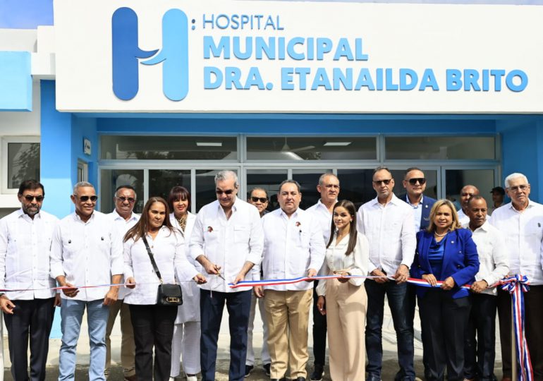 Presidente Abinader entrega ampliación de Emergencia y remozamiento general Hospital Etanailda Brito en Las Guáranas