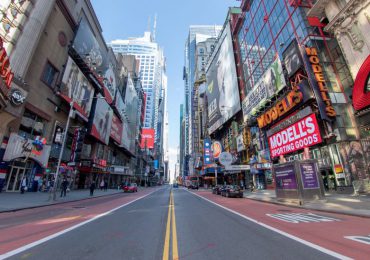 Videos muestran Times Square vacío tras políticas migratorias de Trump