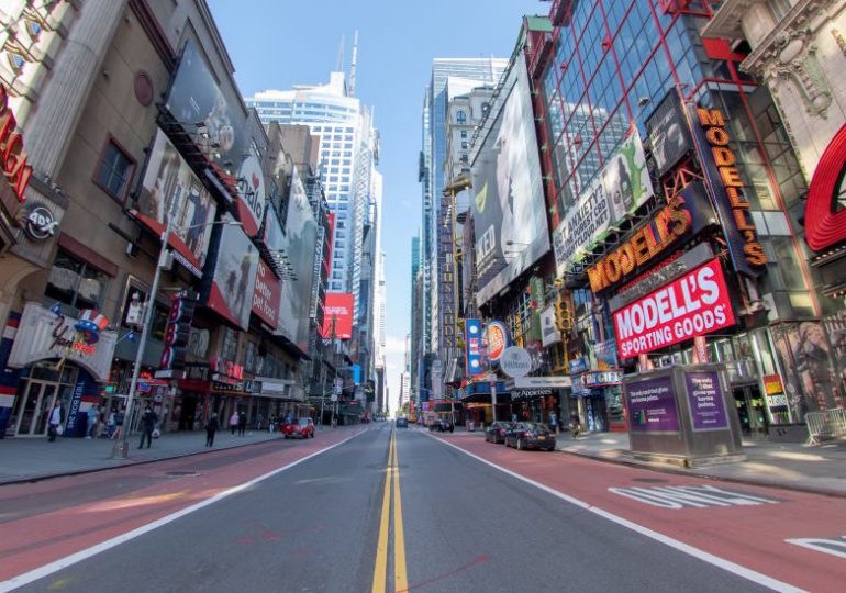 Videos muestran Times Square vacío tras políticas migratorias de Trump