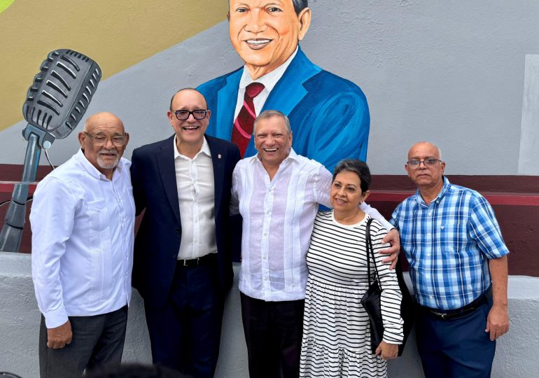 Leonardo Aguilera es homenajeado con mural en Santiago