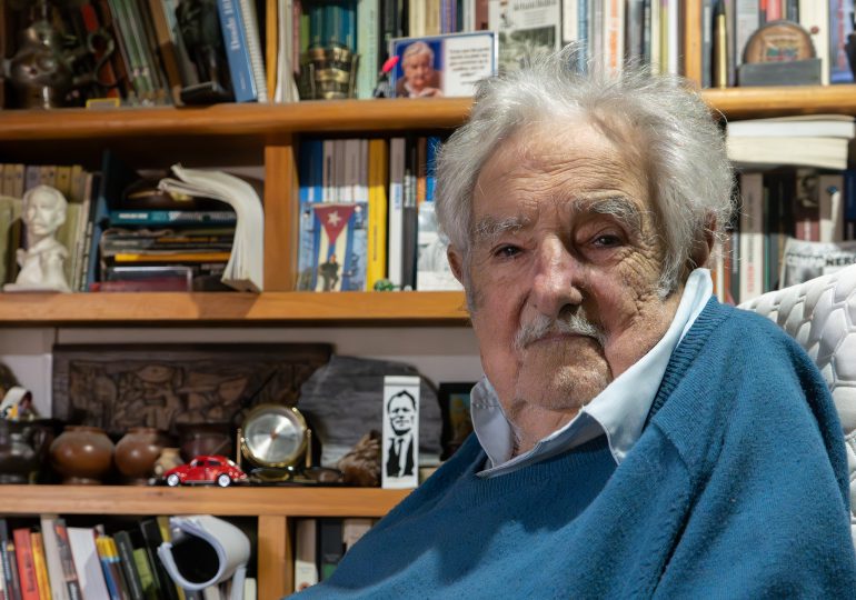 Mujica informa de que el cáncer se le expandió al hígado: "Me estoy muriendo"