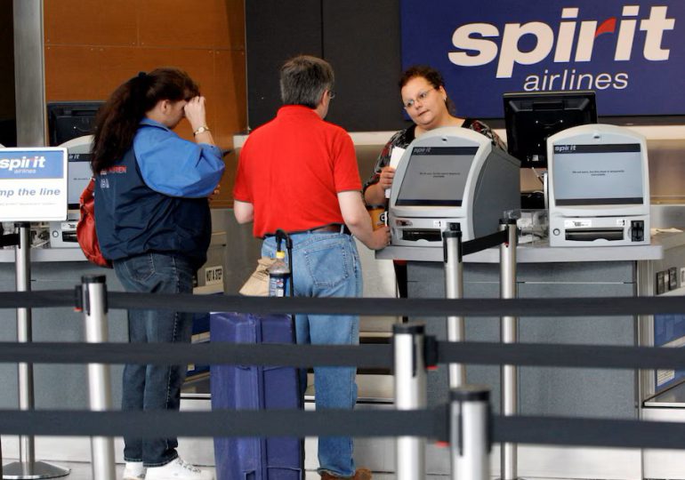 Desde tatuajes obscenos hasta ropa transparente: Estas son las nuevas restricciones de Spirit Airlines