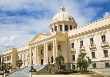 Video: Por orden vicepresidencia sacan de manera arbitraria a la prensa del Palacio Nacional; Gabinete de Salud se reúne con CMD