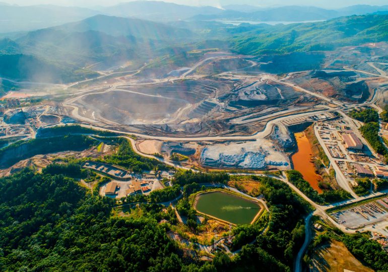 Cotuí se divide para apoyar inversiones de Barrick