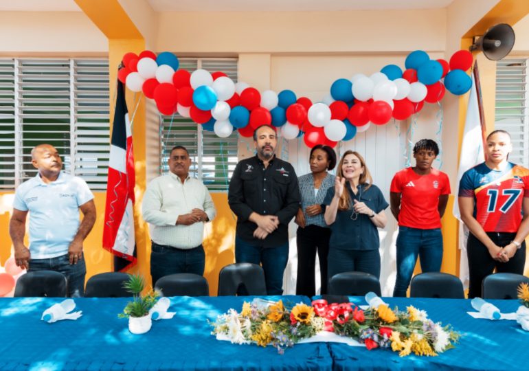 Alcaldesa Carolina Mejía celebra Día de la Juventud con estudiantes de La Zurza