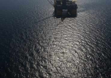 Biden prohíbe las perforaciones de petróleo y gas en las costas de Estados Unidos